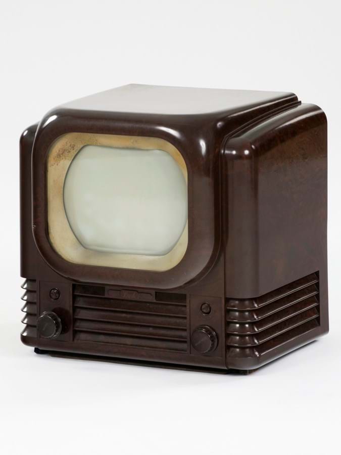 A small bakelite television set